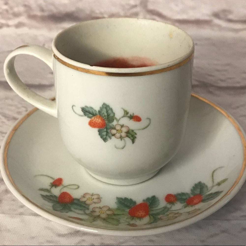 Cup and saucer candle gold trimmed